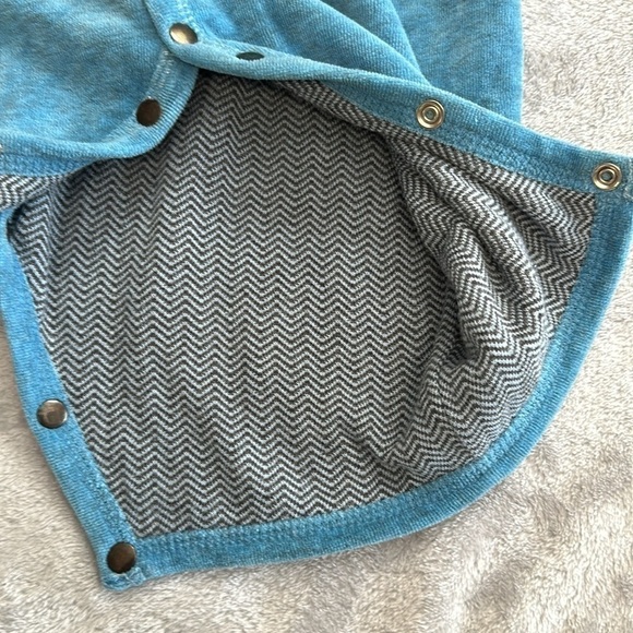 Coccoli - NWOT - Velour hooded romper/jacket  and bootie set. Size 3 months - Picture 4 of 6